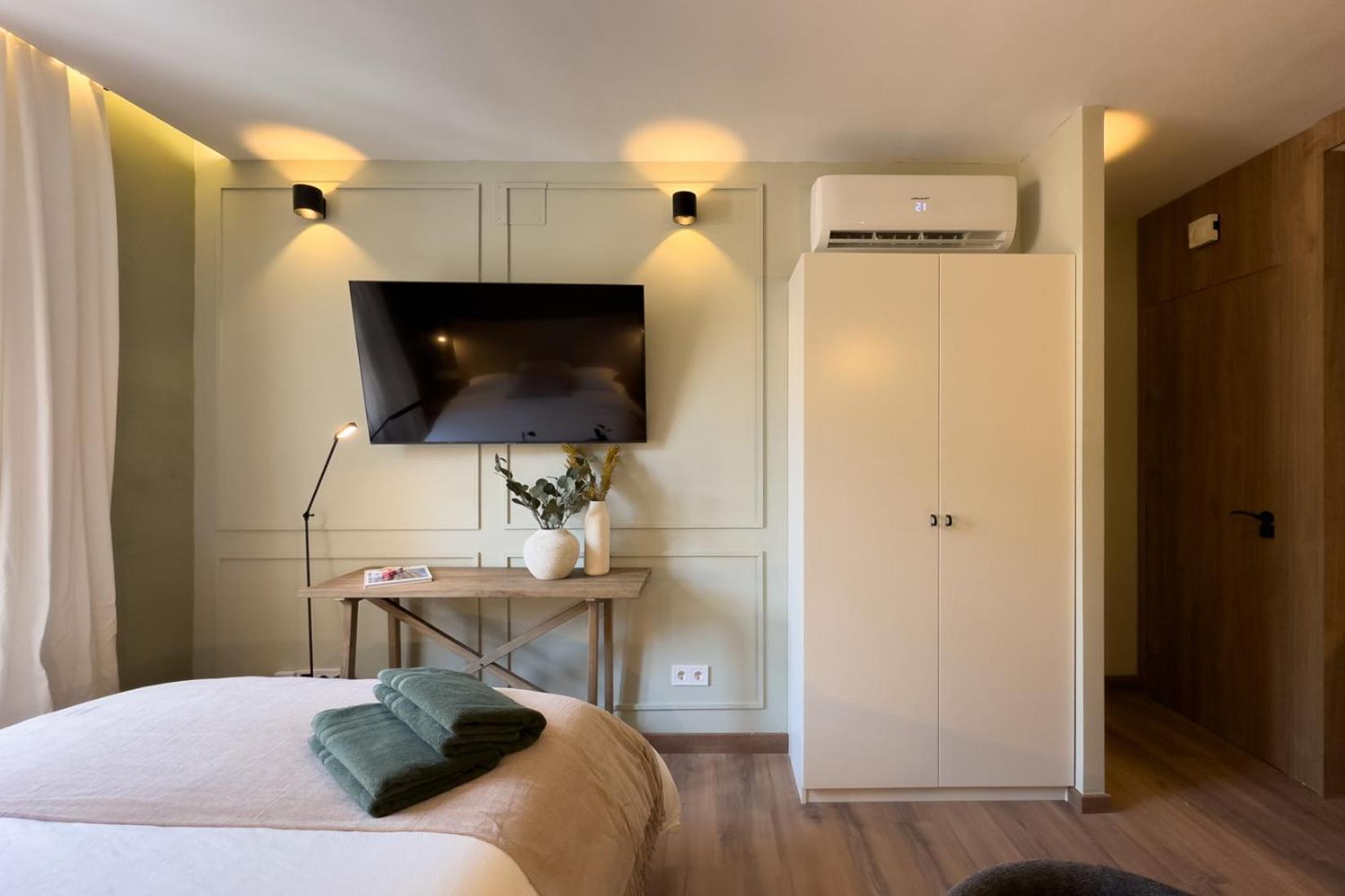 Oasis Suites Near Picasso Museum Барселона Экстерьер фото